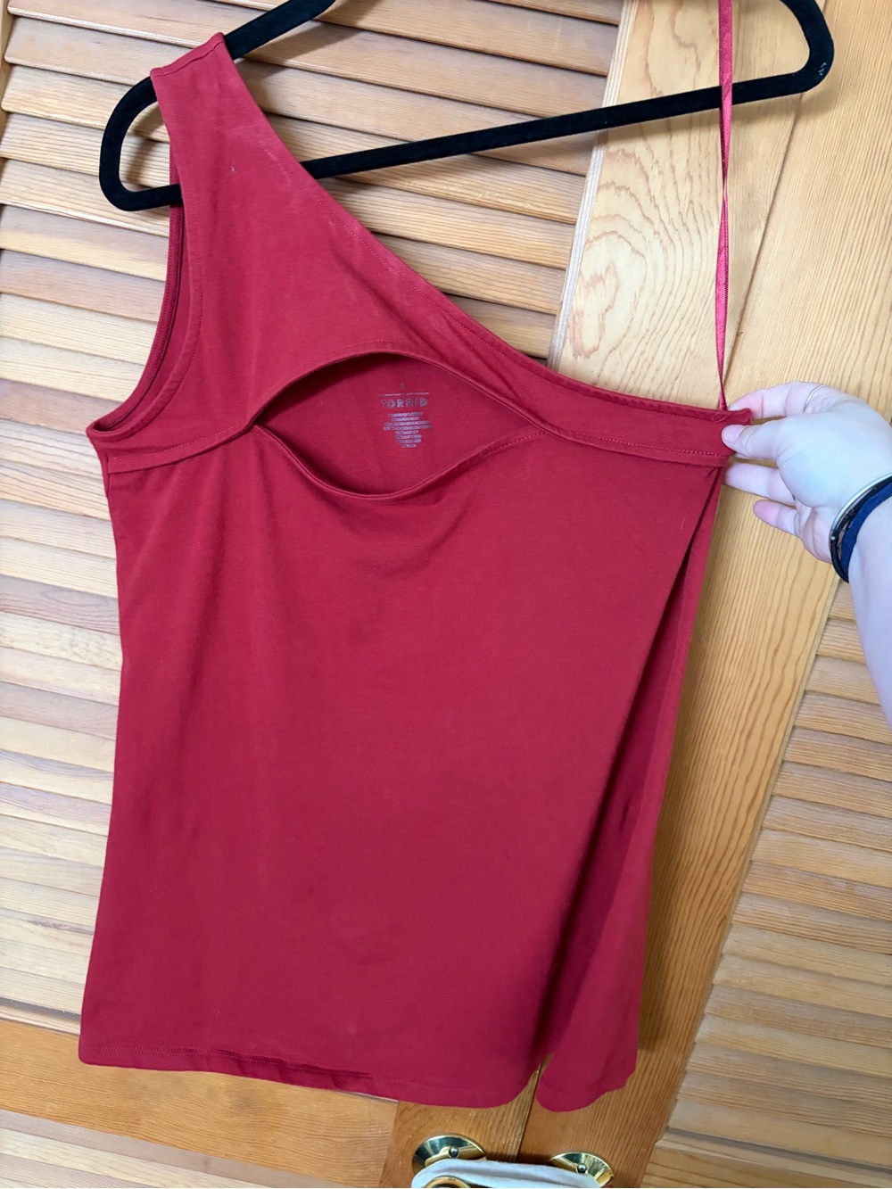 TORRID One Shoulder Top in burgundy size 1x - Picture 2 of 4